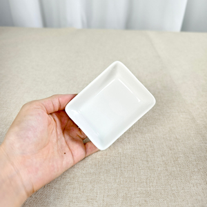 <span class=keywords><strong>Plat</strong></span> <span class=keywords><strong>rectangulaire</strong></span> en céramique <span class=keywords><strong>de</strong></span> 3,25 pouces (8,5x6,8 cm) – Mini plateau en <span class=keywords><strong>porcelaine</strong></span> blanche pour sauces, collations ou bijoux - Product Image 1