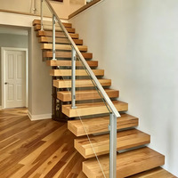 Escalier résidentiel droit en acier, design moderne avec marches LED intelligentes, escalier en L avec contremarches apparentes, marches intelligentes, escalier flottant