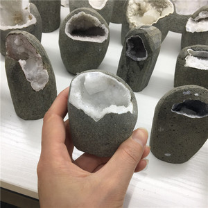 Apophyllite minérale naturelle avec géode de spécimen de zéolite pour la décoration intérieure - Product Image 2