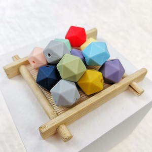 Kit de fabricación de pulseras DIY con dijes hexagonales del fabricante, cuentas de silicona para chupete de bebé y brocha de maquillaje con cuentas - Product Image 1