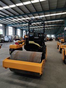 Combinatieroller met voorste padfoot-trommel en achterste rubberen banden |   Zware compactie voor grond en klei - Product Image 3