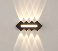 Applique murale LED extérieure IP65 étanche avec diffuseur en polycarbonate pour balcon, jardin et cour