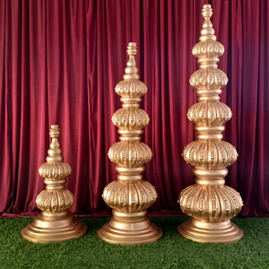Ensemble de colonnes décoratives en métal doré élégant pour la décoration de mariage - Product Image 1