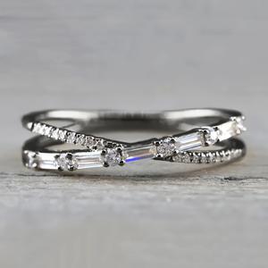 Anello di Diamanti H395 in Oro Bianco, Fede Nuziale da Donna con Diamanti Naturali Taglio Baguette Colore G - Product Image 2