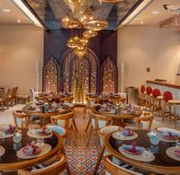 Meubles de restaurant modernes au design minimaliste, tables rondes et ensemble de chaises en bois, restaurant chinois, restaurant haut de gamme