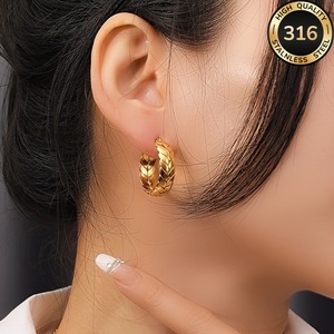 Pendientes de mujer en forma de arco europeo y americano, argollas de acero inoxidable 316, diseño sencillo de espiga de trigo estilo INS transfronterizo. - Product Image 1
