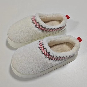 Vente en gros, nouvelle tendance, bottes <span class=keywords><strong>de</strong></span> <span class=keywords><strong>ski</strong></span> courtes et souples <span class=keywords><strong>de</strong></span> marque chaude pour l'hiver, nouvelles <span class=keywords><strong>chaussures</strong></span> plates pour femmes <span class=keywords><strong>de</strong></span> grande taille 44/45 - Product Image 2