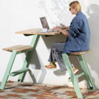 Ensemble table et chaises intégrées en acier inoxydable tout-en-un, table de bar, tabourets de bar avec WPC pour utilisation en extérieur dans les parcs et cours.