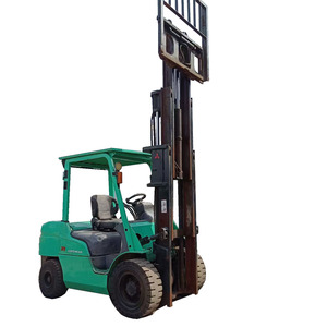 Chariot élévateur diesel d'occasion 3 tonnes, état quasi neuf, Mitsubishi FD30 d'origine japonaise, déplaceur latéral hydraulique, pneus pleins - Product Image 1
