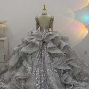 Robes de mariée et de soirée longues pour JJ116, style princesse moderne, à manches courtes, en dentelle, avec fleurs et cristaux - Product Image 4