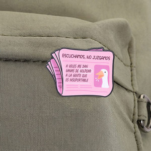 Sarcastische "Golpear a La Gente" emaille pin grappige gans krant broche voor fans verzamelbaar cadeau - Product Image 4
