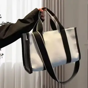 حقيبة قماش عصرية جديدة إصدار 2024 INS حقيبة يد ذات سعة كبيرة صديقة للبيئة تُحمل على كتف واحد عبر الجسم