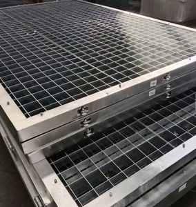 Grille en acier à verrouillage par pression - Garde-corps routier, couvercle de tranchée et passerelle minière |   Solution robuste pour les projets de construction - Product Image 4