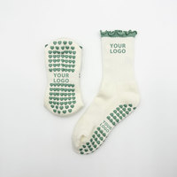 Échantillon Gratuit, Faible MOQ, Chaussettes de Pilates Brodées Premium pour Femmes, Nouvelle Mode, Chaussettes de Yoga Antidérapantes en Coton Personnalisées