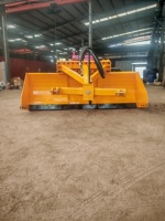 Tracteur agricole avec système de nivellement de terrain par laser et GPS satellite haute précision, moteur et engrenages pour l'arpentage des terres agricoles GNSS