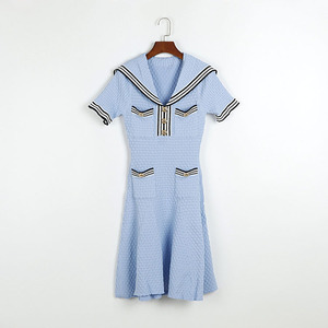 Vestido <span class=keywords><strong>de</strong></span> punto <span class=keywords><strong>de</strong></span> manga corta con cuello marinero, a rayas blancas y negras, con cola <span class=keywords><strong>de</strong></span> pez, hebilla dorada y cuatro bolsillos, falda larga, venta al por mayor. - Product Image 5
