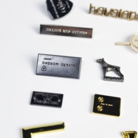 Etiquetas de Metal Personalizadas de Alta Calidad para Ropa con Bordes Cortados con Láser, Etiquetas con Logotipo de Marca en Relieve 3D Ecológicas para Prendas