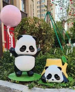 Scultura di Panda Cartoon per Interni ed Esterni, Statua Decorativa per Negozi, Tempo Libero, Reception, Parchi Comunitari, Caffè, Ristoranti, Ingressi - Product Image 1