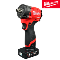 Clé dynamométrique Milwaukee 60 N.m 1/2'' avec batterie 5 Ah, embout carré, design compact pour travaux domestiques et de construction