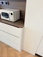 Buffet moderne, armoire de rangement en bois sur mesure avec éclairage LED et porte vitrée pour salle à manger