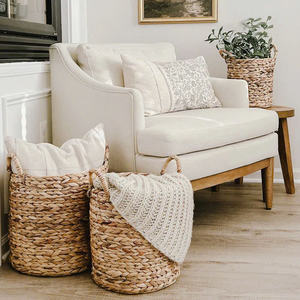 Panier de rangement artisanal en jacinthe d'eau, couvercle de pot de plante tressé naturel, panier à linge avec poignées - Product Image 1