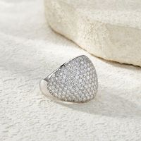 Bague tendance en argent S925 pour femme, avec large bande délicate et pavé de moissanite, ornée de pierres micro-pavées denses pour un éclat luxueux
