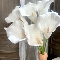 Grandes fleurs artificielles de lys blanc au toucher réel pour les arrangements floraux du Nouvel An, les mariages et la décoration de la maison