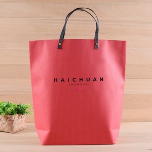 Mode design moderne de luxe écologique pliable logo personnalisé papier <span class=keywords><strong>noir</strong></span> <span class=keywords><strong>et</strong></span> <span class=keywords><strong>blanc</strong></span> sac cadeau avec poignée en plastique - Product Image 2