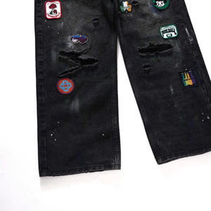 Calças Largas de Tubo Reto Estilo Solto, Jeans Rasgado com Múltiplos Emblemas Bordados para Homens - Product Image 3