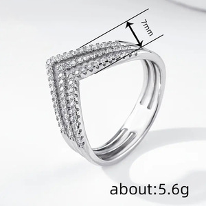 Anello a Tre Strati con Design a Linee a V per Donne - Product Image 5