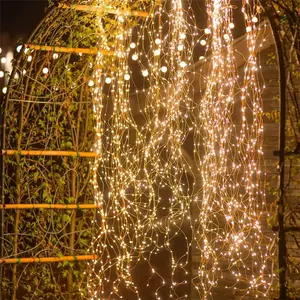 Уличный патио украшенный медной проволокой фонари из ротанга фон для знаменитостей в Интернете фонари водопада