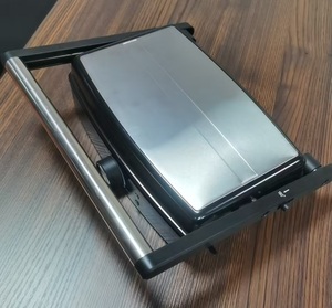 Griglia elettrica Panini Grill in acciaio inossidabile a 4 fette aperta a 180 gradi - Product Image 4