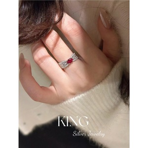 แหวนเงินคิงซิลเวอร์ เครื่องประดับเงินแท้ S925 ประดับด้วยพลอยคอรันดัมสีแดง ดีไซน์ลายพืช เหมาะสำหรับผู้หญิงใส่ในชีวิตประจำวัน - Product Image 5