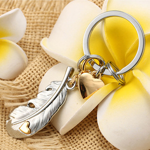 Usine en gros personnalisé Tik Tok <span class=keywords><strong>Netflix</strong></span> voiture porte-clés hommes et femmes mignon créatif plume couple porte-clés anneau sac charme - Product Image 2