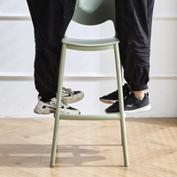 Chaises de bar modernes empilables en PP pour restaurant Tabouret de bar en plastique avec main courante Polypropylène Colorful Outdoor