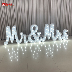 <span class=keywords><strong>Letras</strong></span> LED de 3 y 4 pies con la palabra MR&MRS para propuestas de matrimonio y eventos, de Wedding Factory - Product Image 1