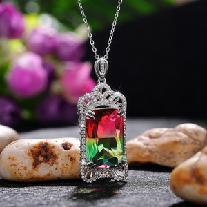 Collana con Pendente in Quarzo Arcobaleno, Argento 925 Placcato Rodio, Montatura a Griffe, Gioiello di Lusso in Cristallo per Donna, Collana da Festa - Product Image 1