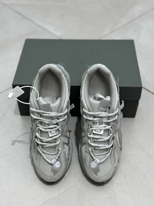 Chaussures de sport unisexes tendance en cuir véritable de haute qualité, à lacets, résistantes aux chocs et antidérapantes, à semelle épaisse - Product Image 3