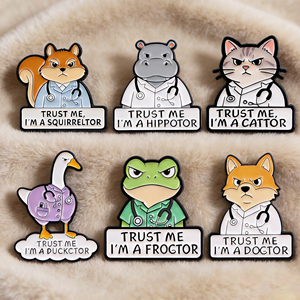 เข็มกลัดรูปสัตว์การ์ตูนหมอแมว ตราสัญลักษณ์ TRUST ME I'M A CATTOR สำหรับติดเสื้อ<span class=keywords><strong>ผ้า</strong></span> กระเป๋าเป้สะพายหลัง กระเป๋า และเครื่องประดับ - Product Image 1