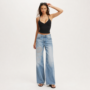 Jeans unisex de mezclilla de pierna ancha con bordado gráfico decorativo. - Product Image 1