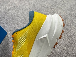 Une gamme complète de chaussures de sport et décontractées en tissu mesh respirant et confortable pour hommes et femmes, une marque très vendue - Product Image 2