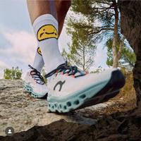 Chaussettes de cyclisme avec visage souriant personnalisées Chaussettes de haute qualité Chaussettes de cyclisme à compression Coolmax en nylon pour la course à pied