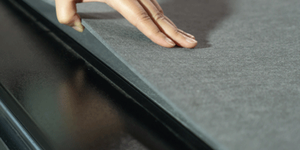 Machine de découpe de tissu à point de chute en PVC à alimentation automatique Coupeur de couteau oscillant numérique pour planches de surf gonflables - Product Image 4