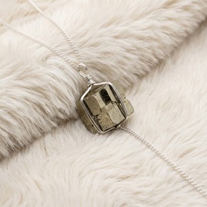 Collares con colgante de plata al por mayor OEM/ODM, joyería de pirita en bruto envuelta en alambre para mujer - Product Image 2
