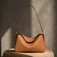 Sacs à bandoulière croisés en cuir véritable personnalisés pour femmes – Sacs à main élégants et modernes en forme de croissant, souples et arqués, pour le quotidien ou les vacances – Fournisseur en gros