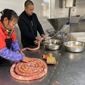 Máquina de llenado de salchichas hidráulica totalmente automática tipo 40, máquina comercial de llenado de <span class=keywords><strong>salami</strong></span> de arroz glutinoso a gran escala Xubang - Product Image 1