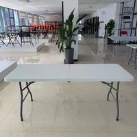 Ensemble de table et chaises pliantes carrées portables d'extérieur en gros - Longueur 6 pieds, en plastique blanc, design moderne, pour usage en cour, réglable