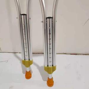 Muletas de Aleación de Aluminio Lu Kangfan, Ajustables y Antideslizantes, para Personas Mayores y con Discapacidad, Uso Doméstico - Product Image 2