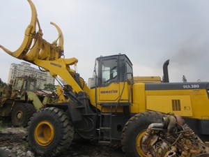 <b>Used</b> Komatsu WA380 Loader with Fork, Wood Handing <b>Machine</b> Komatsu WA380 - Product Image 3