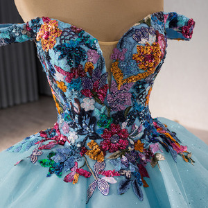 Robe de soirée délicate bleue à épaules dénudées, style A-line, avec sequins, appliques colorées, perles et volants, col en V RSM241095 - Product Image 4